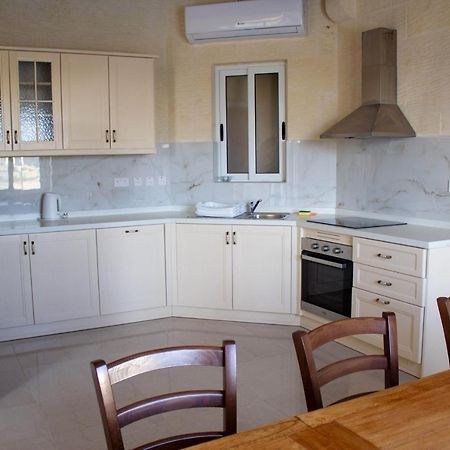 Kenn Holiday Home Għarb Екстериор снимка